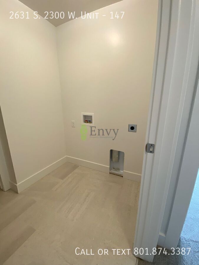 Beautiful 3 Bed, 2.5 Town Home! Available Now! See Our 3D Tour of This Property! Available NOW! property image