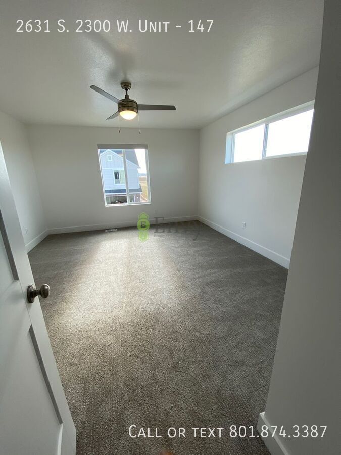 Beautiful 3 Bed, 2.5 Town Home! Available Now! See Our 3D Tour of This Property! Available NOW! property image