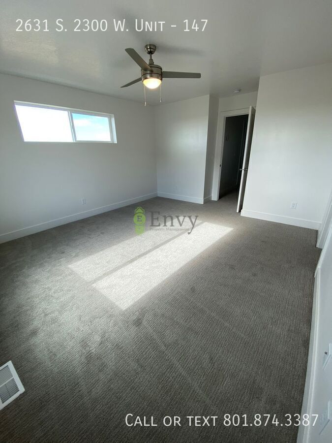 Beautiful 3 Bed, 2.5 Town Home! Available Now! See Our 3D Tour of This Property! Available NOW! property image